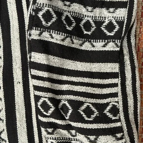 ❤️Chic Black and White Geometric Crossbody Bag - Picture 3 of 8